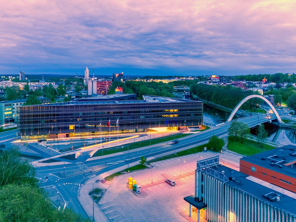 Tartu Ülikooli Delta keskus - Narva maantee 18, 51009 Tartu 2020. aasta algusel avas uksed ainulaadse arhitektuuriga Tartu Ülikooli õppe-
